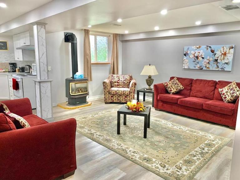 Luxury Fully Renovated Guest House - fully private - Chambres d'hôtes Mississauga