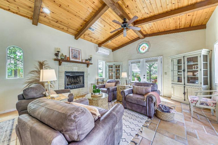 Ruidoso Retreat w/ Hot Tub & Patio! - B&B Ruidoso