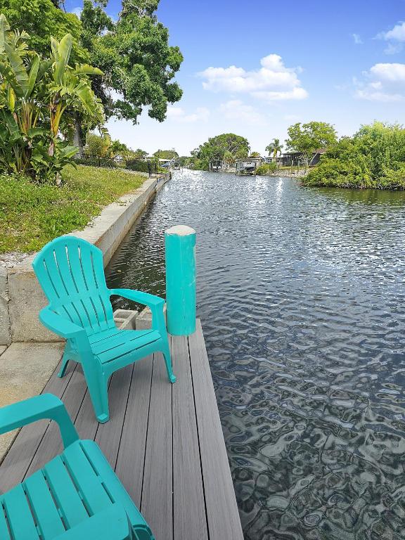 Dockside Delight Waterfront Gulf Access 4 mins to Beach - B&B Englewood