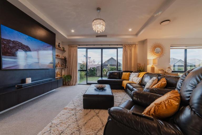 Sunlit Sanctuary with Private Patio in Wigram - Ferienwohnung Christchurch