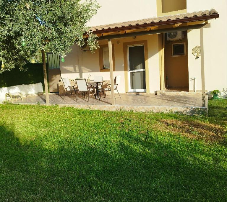 Mary's Home 2 - Bed and Breakfast Asprokklísi