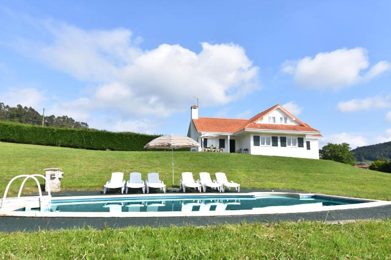 Espectacular casa con piscina y gran jardín - B&B Navajeda