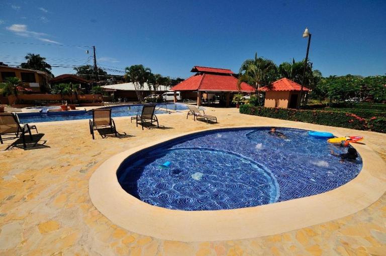 In the HEART of Jaco at Villas Paraiso - Ferienwohnung Jacó