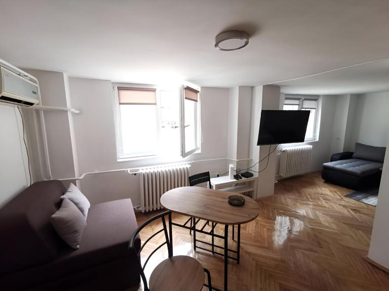 Nov apartman u mirnoj ulici u centru Beograda - Ferienwohnung Belgrad