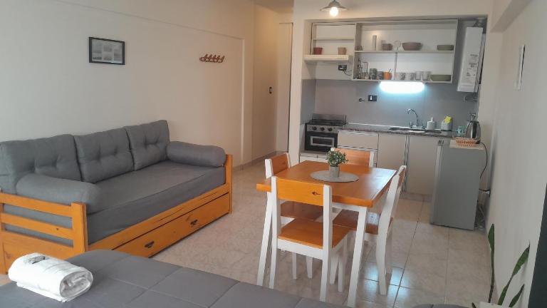 Departamento en pleno centro con cochera - Ferienwohnung Puerto Madryn
