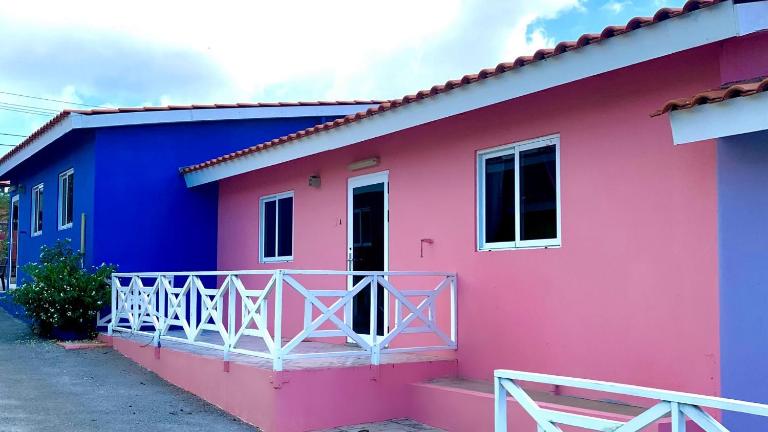 2 Bedroom Apartment #Pink - Bed and Breakfast Willemstad