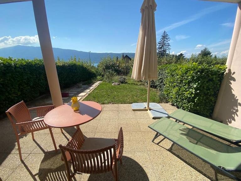 Au Bonheur des Roses, parking, terrasse & jardin - Bed and Breakfast Veyrier-du-Lac