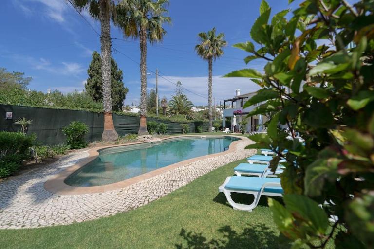 3 bedroom Beach House in Luz - Bed and Breakfast Senhora da Luz