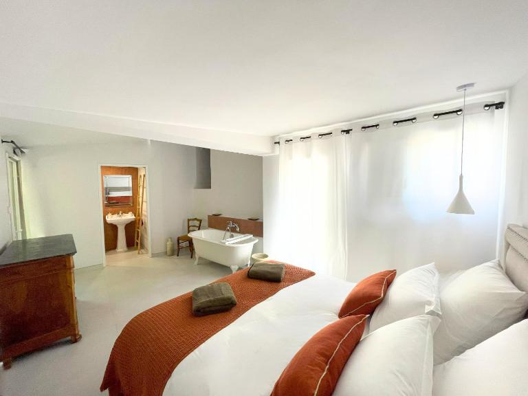 Clos Mahistre, Studio 4 étoiles, clim & piscine - B&B Nîmes