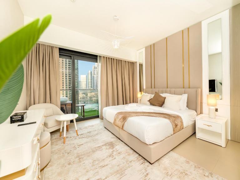 Skyline Serenity Holiday Home I Urban 2 Bedroom Apartment I Burj Khalifa & Fountain Views I Free Gym, Pool, Parking, Wi-Fi and PS5 - Ferienwohnung Dubai
