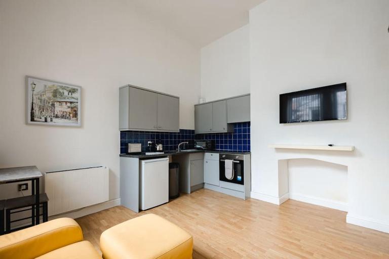1 Bed City Studio near Theatre Suit work or Leisure - B&B Kingston upon Hull