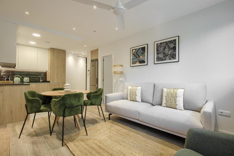 Dobo Madrid Pinar Aptos Temporales - Bed and Breakfast Madrid