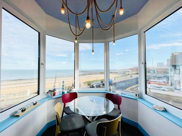 The Sea Deck Apartment - Westbrook Bay Beach - By Goldex Coastal Breaks - B&B Margate