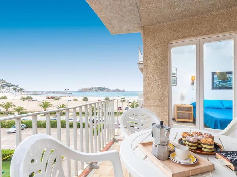 Apartament a 1a línia de mar, con WiFi - B&B l'Estartit