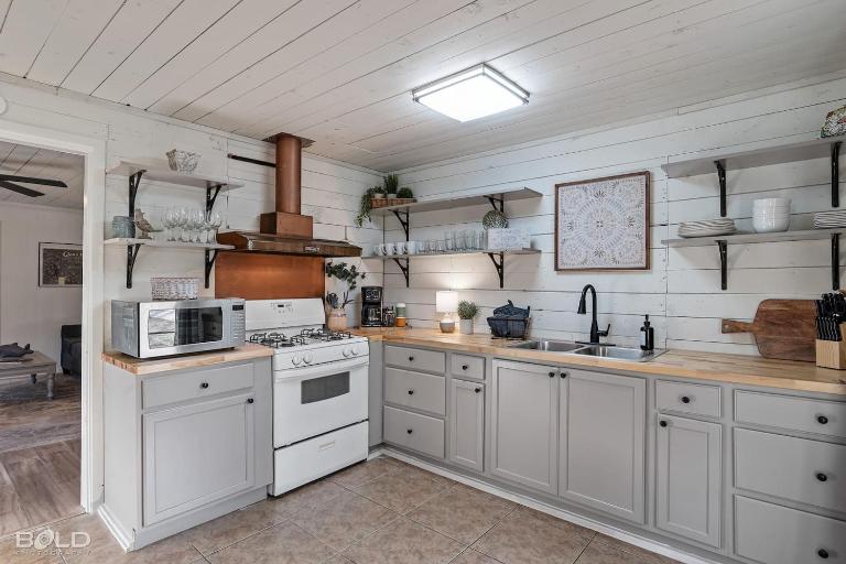Lakefront Cabiin, Hot Tub, Private Lake Access - Ferienwohnung Karnack