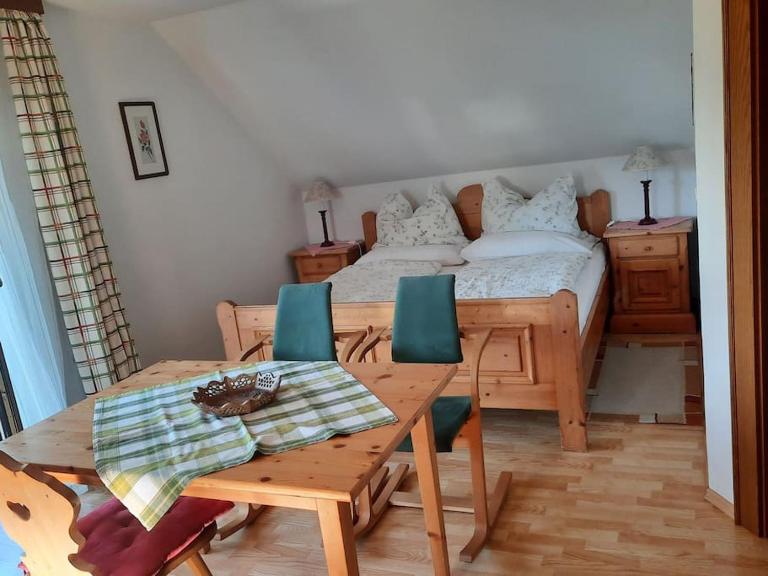 Ferienwohnung direkt am See 4 - B&B Altmünster