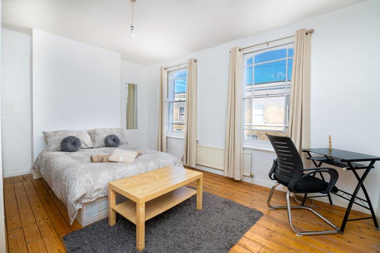 Bright Spacious Double Bedroom - Chambres d'hôtes Londres