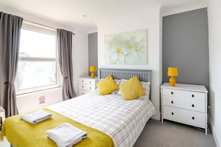 Castle View 2 Bedroom Apartment in Town Centre - Chambres d'hôtes Hastings