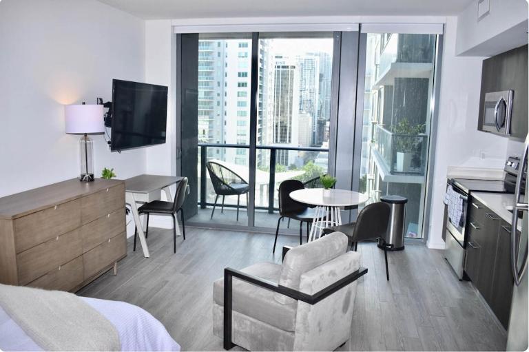 The Bayfront III - B&B Miami