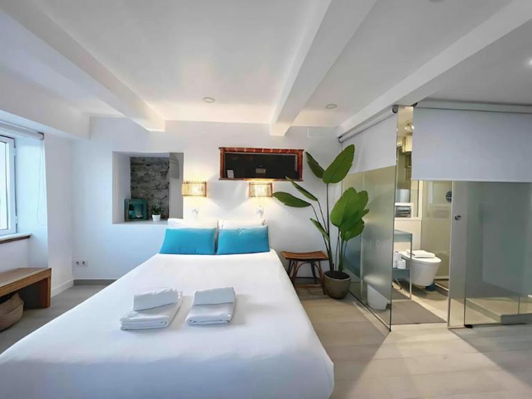 Stunning River View Studio in Historic Alfama - Ferienwohnung Lissabon