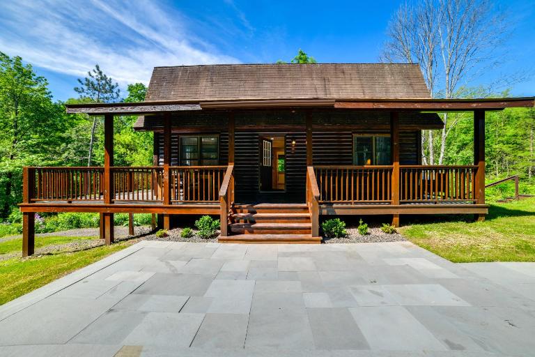 Creekside Cabin in Bainbridge w/ Wraparound Deck! - Ferienwohnung Sidney