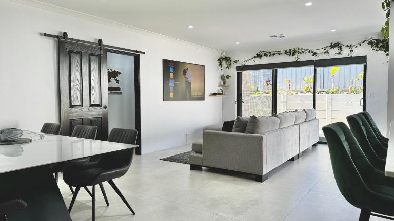 Modern & Chilled Stay in Bayswater - B&B Perth