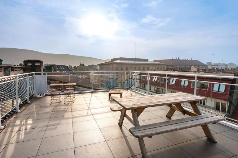 Flat in Bergen house with outstanding roof terrace - B&B Bergen