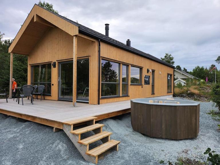 Nyoppført hytte med mulighet til å leie badestamp - B&B Levanger