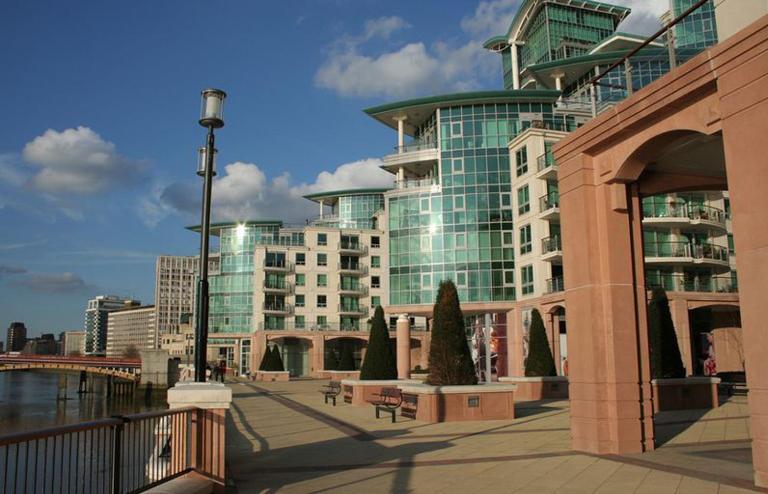 Aquarius at St. George Wharf - B&B London