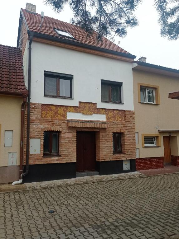 Vinný sklípek u Dědy - B&B Hrušky