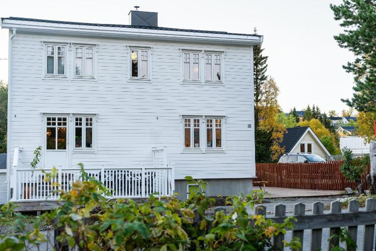 TROMSØ AURORA VILLA - Parking - Near Centrum - B&B Tromsø