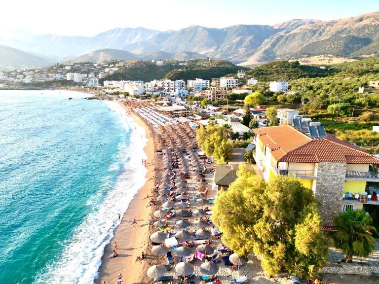 Potam'Sea Bliss 6 - Beach Front, Sun Beds & Parking - B&B Himarë