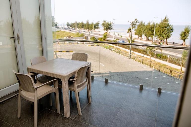 Seaside retreat for urban explorers above Mall - Bed and Breakfast Maputo
