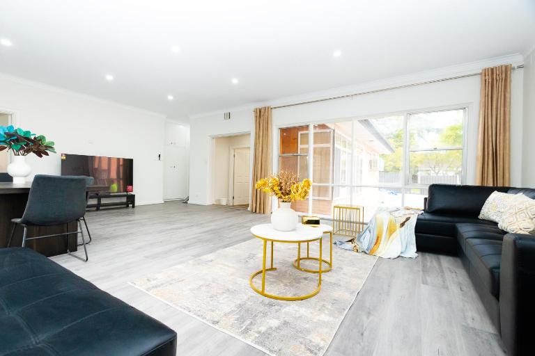 Adelaide Escape and Business-3Bath Full Kitchen Fast Wifi 3TV-for large families and group - B&B Kooloonong
