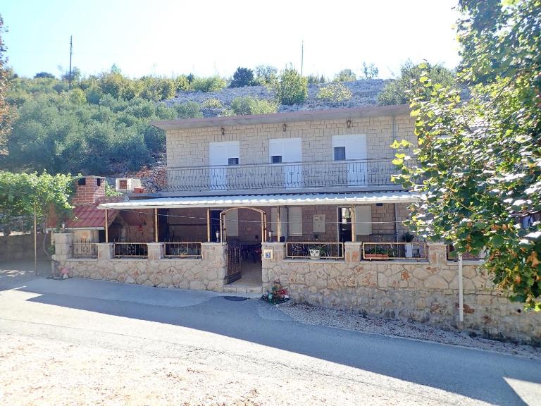 Apartments CVITKO - Bed and Breakfast Tribanj