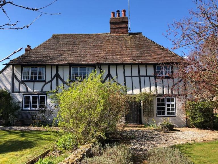 Idyllic 15th century farmhouse with hot tub - B&B Petham