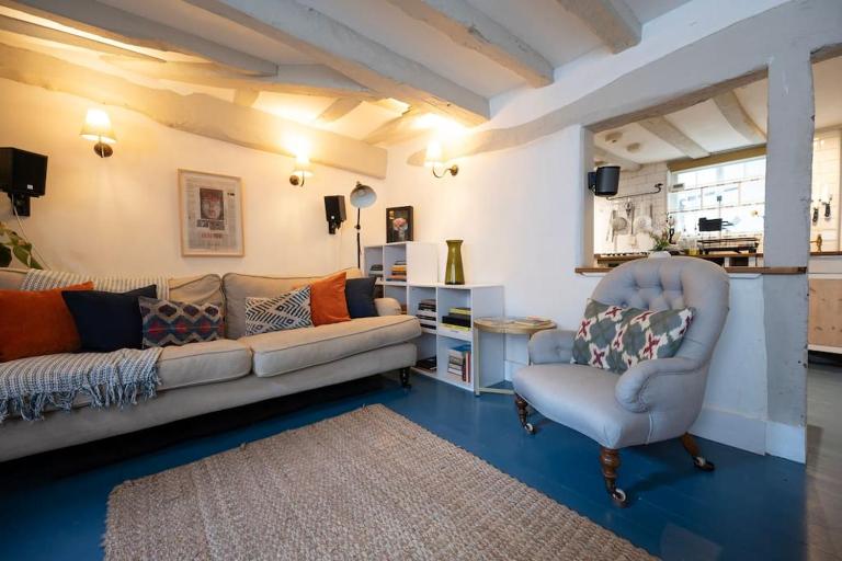 Cosy cottage central Canterbury with free parking - B&B Kent