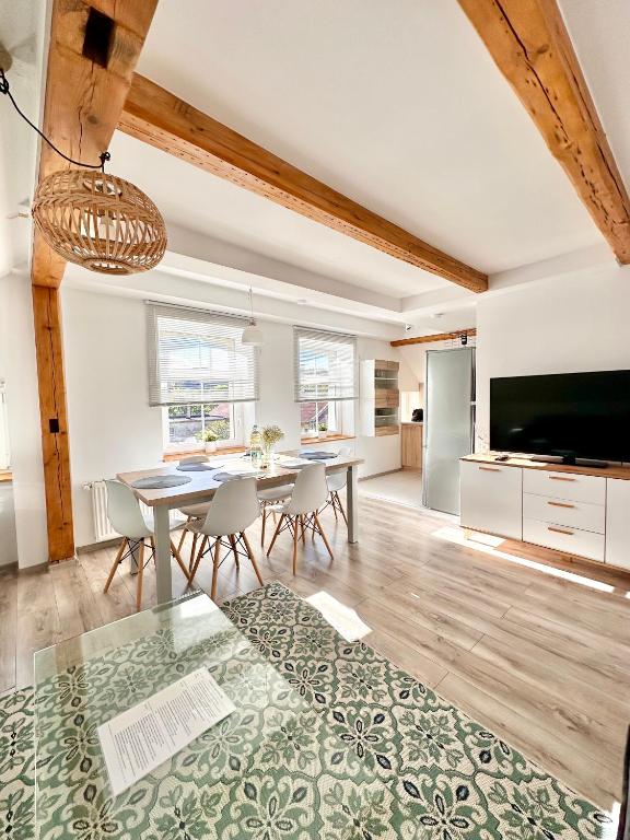 LUNA apartamenty - klimatyczny apartament nr 8 z widokiem na poddaszu - Góry Sowie - Jezioro - Ferienwohnung Bielawa