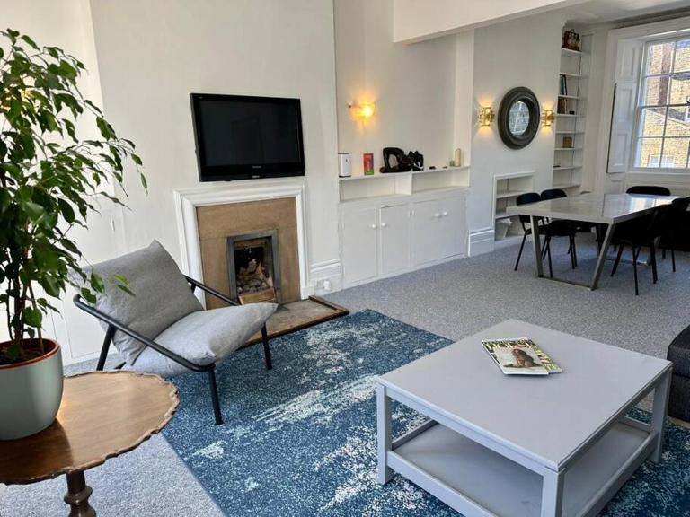 Chelsea Large 2 bed 2 Bath Sydney Street SW3 - B&B Londra