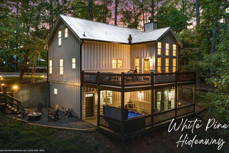 NEW White Pine Hideaway Fire pit Hot Tub Games - B&B Ellijay