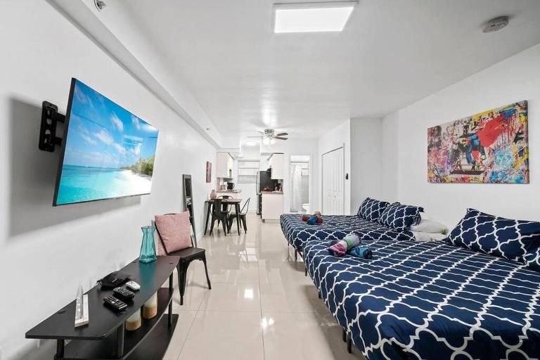 Escape 2 Beach, Ocean Dr Deco Apt with 2 Queen beds - Ferienwohnung Miami Beach
