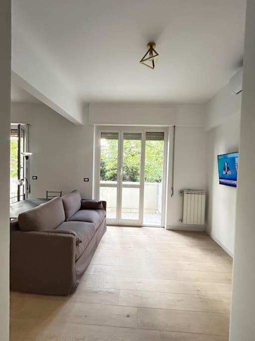 Center - Old Town - with balcony - next to Station - Bed and Breakfast Genua