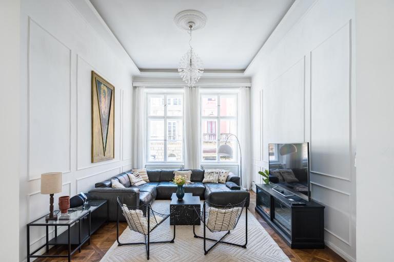 4BR Artdeco Elegance with Sauna - B&B Budapest