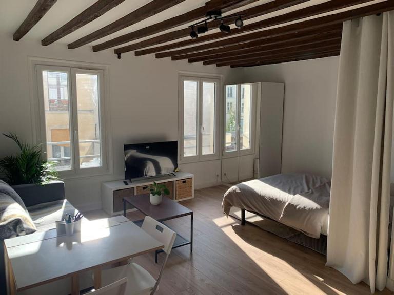 Studio lumineux, refait à neuf, métro jourdain - B&B Parigi