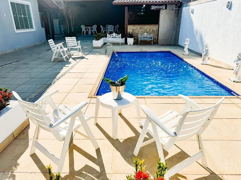 Casarão e piscina localização excelente | ROSF91 - B&B Rio das Ostras