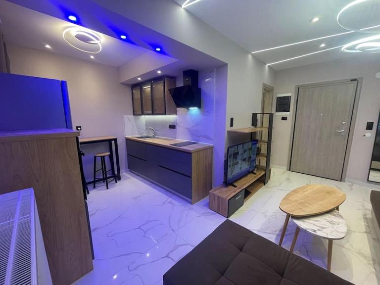 Lydia Luxury Apartment by the Sea - B&B Peraía