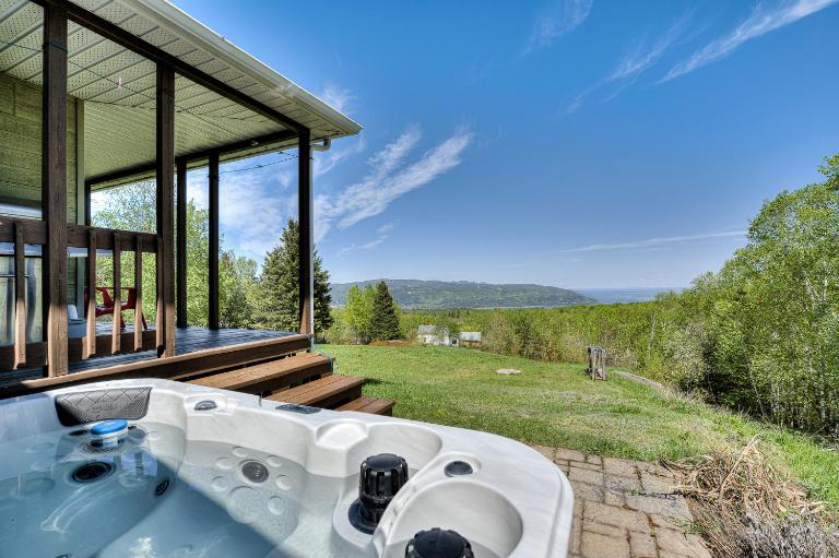Idyllic Nature Retreat - Hot tub and Scenic Views - B&B Baie-Saint-Paul