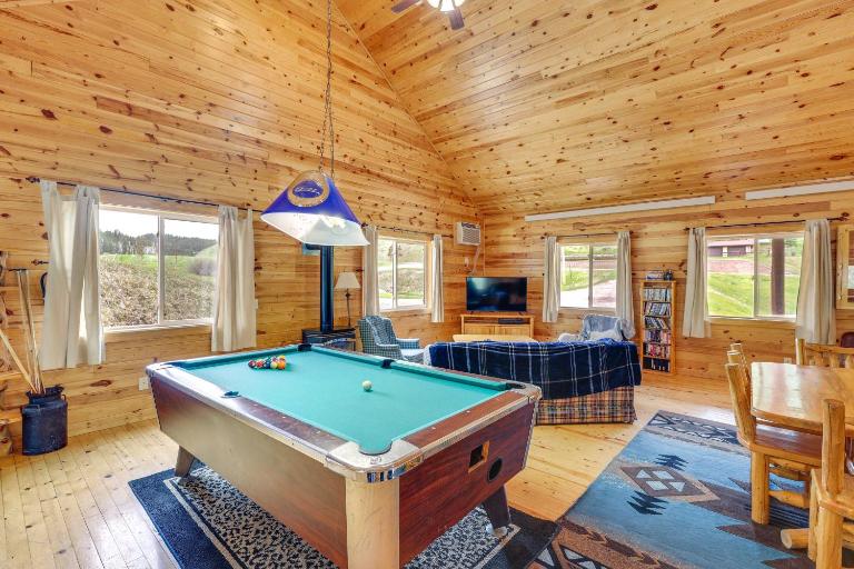 Wraparound Deck + BBQ: Pet-Friendly Deadwood Cabin - Ferienwohnung Deadwood