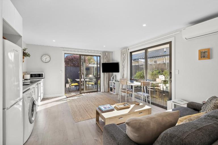 Modern, Sunny, Central - B&B Motueka