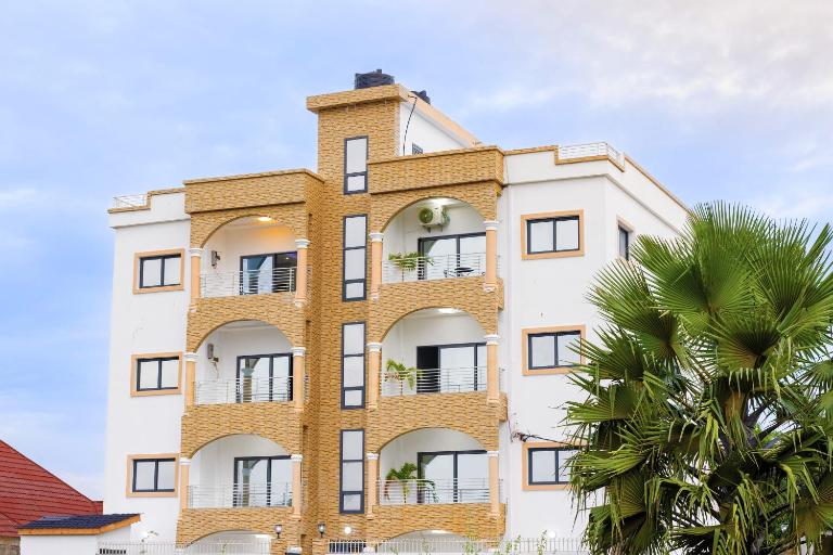 A J Residences - Chambres d'hôtes Brufut